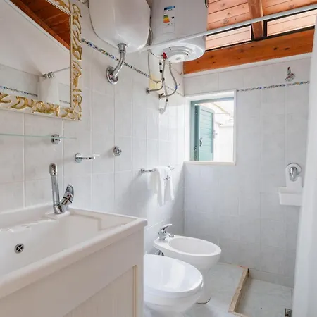 Vittoria 13 Posti Con Piscina Villa
